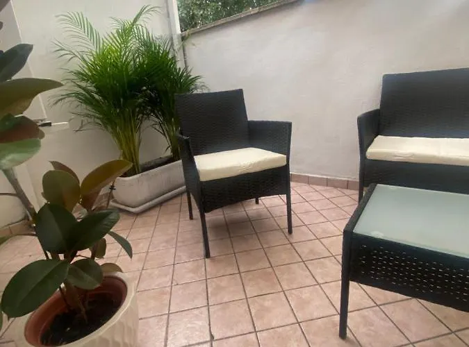Miedonne In Apartament